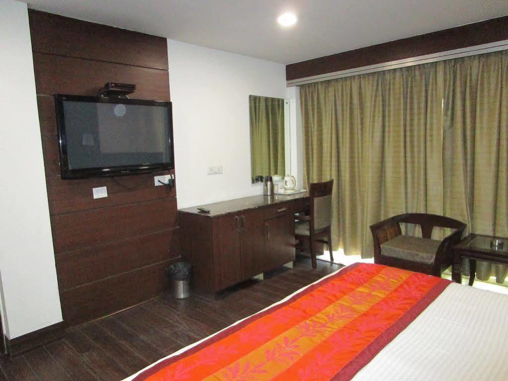 Fabhotel Admire Suites نيودلهي المظهر الخارجي الصورة