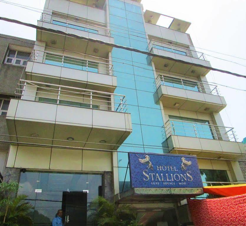 Fabhotel Admire Suites نيودلهي المظهر الخارجي الصورة